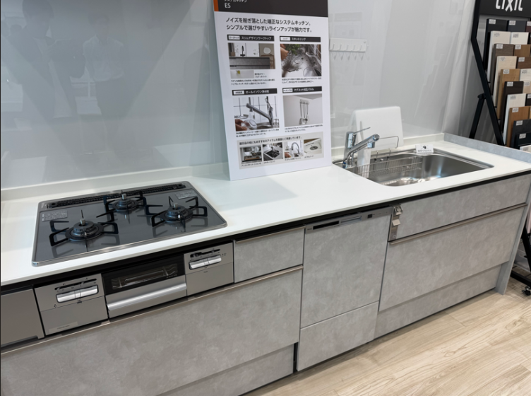 LIXIL深谷工場ショールームで最新キッチンを体験